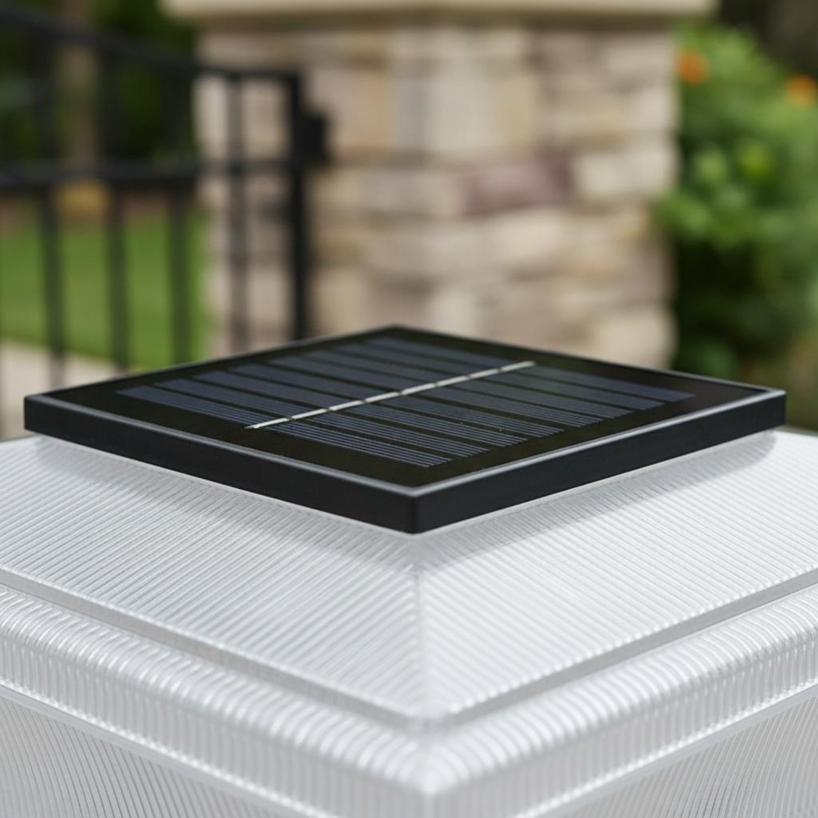 إضاءة عمودية شمسية لاسلكية مرب - مراجعة Solar Garden Light وسعره