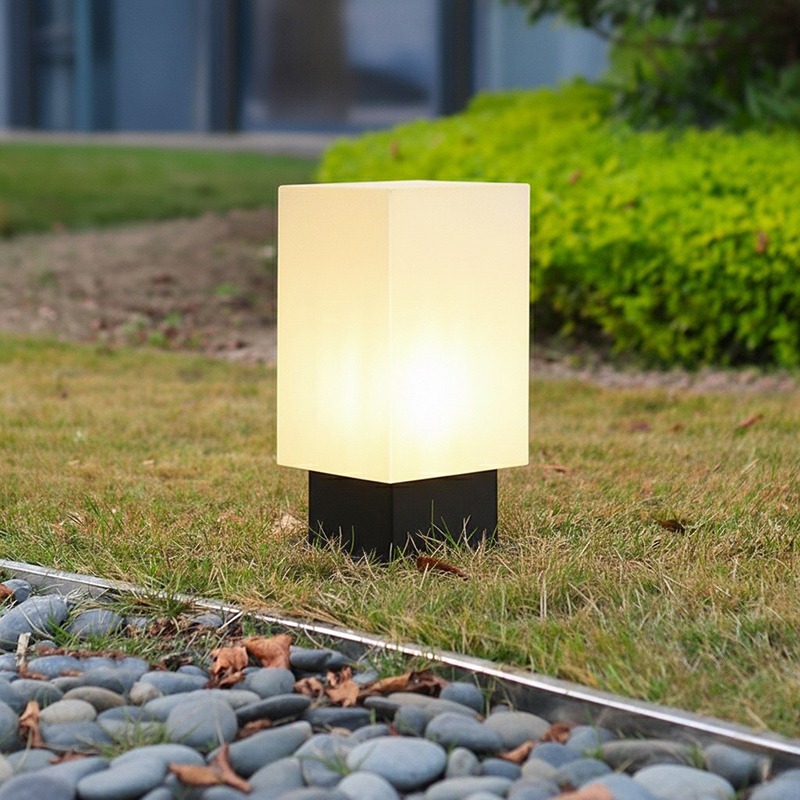 مصباح أرضي مضيء للساحات يعمل ب - مراجعة Solar Garden Light وسعره